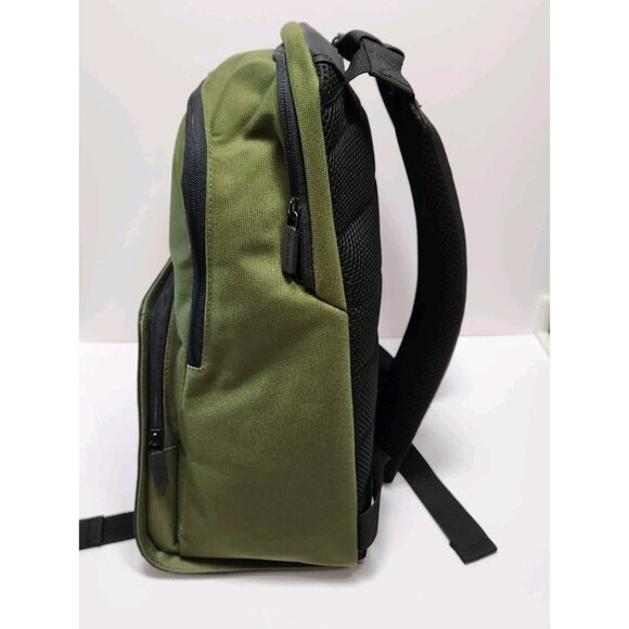 NWT Moleskine Nomad Medium Backpack Bag Padded Unisex Green - Picture 8 of 16